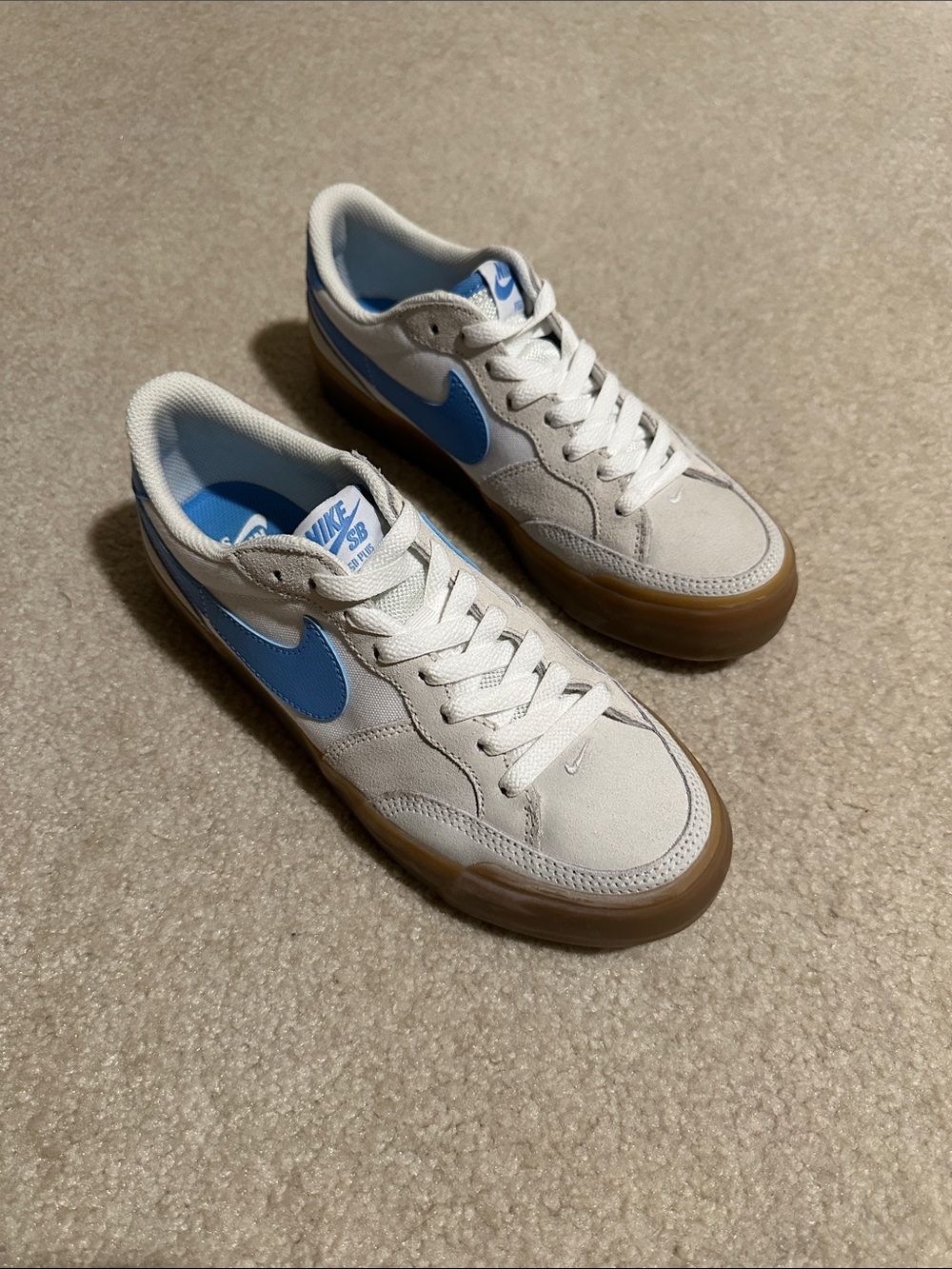 Nike White and Blue Sneakers with Gum Sole - Picture 3 of 8